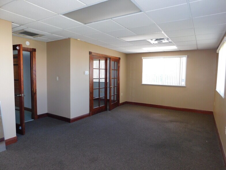 More Photos Of 5145 Commercial Dr, Melbourne Warehouse For Lease