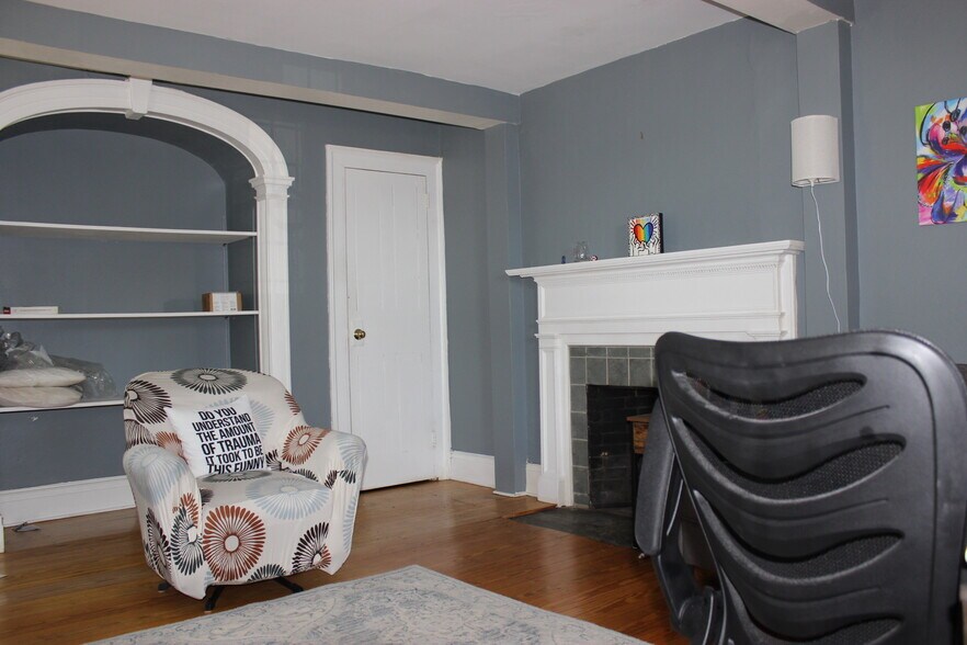 More Photos Of 88 Bradley Rd, Woodbridge Office For Sale