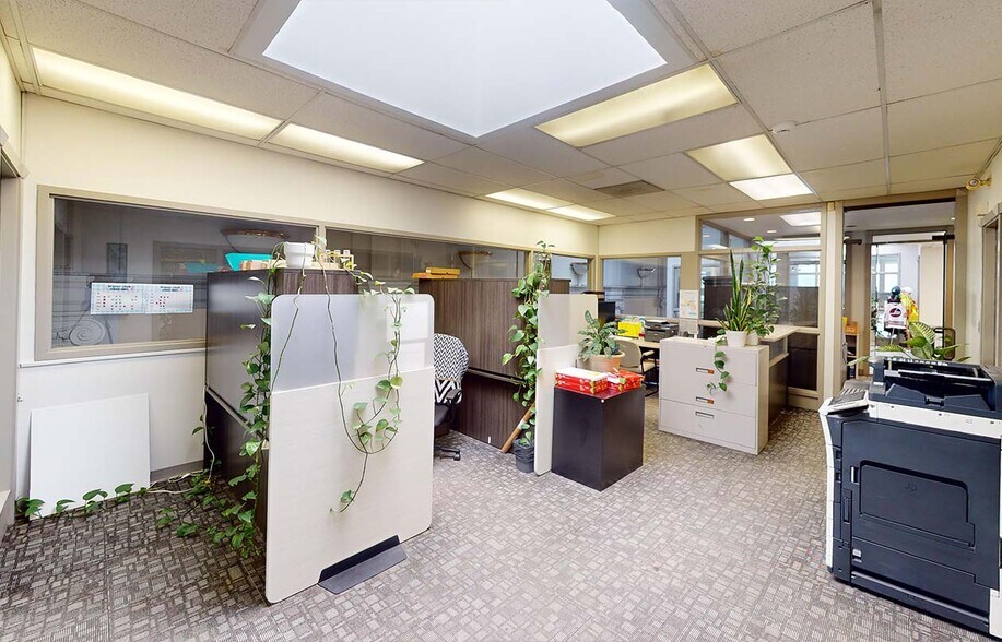 More Photos Of 426 Portage Av, Winnipeg Office For Sale