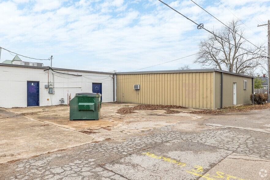 More Photos Of 317 W Gray St, Norman Storefront For Lease