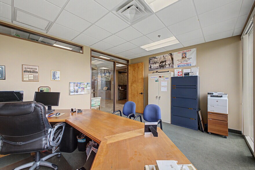 More Photos Of 565 W Chandler Blvd, Chandler Office For Lease