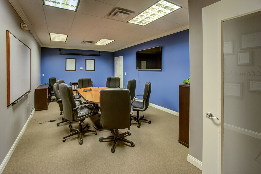 More Photos Of 8401 Chagrin Rd, Chagrin Falls Medical For Sale