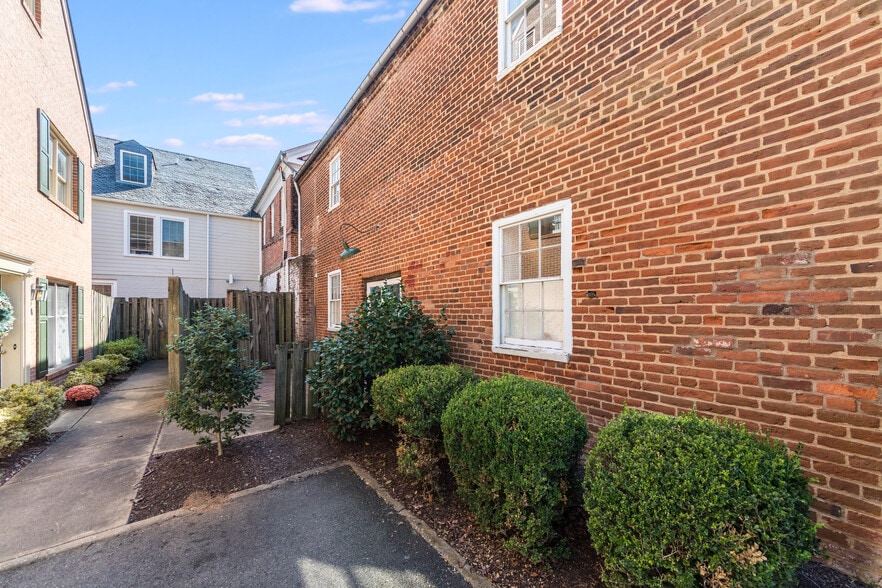 More Photos Of 1011 Charles St, Fredericksburg Loft Creative Space For Lease