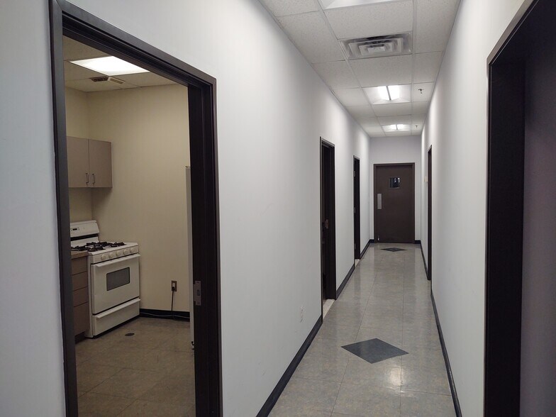 More Photos Of 26000-26200 Mound Rd, Warren Warehouse For Lease