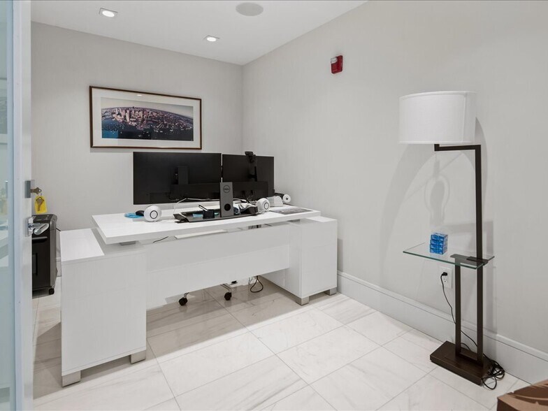 More Photos Of 1001 10th Ave S, Naples Office Residential For Lease