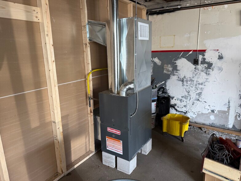 More Photos Of 7651 Seneca St, East Aurora Flex For Lease