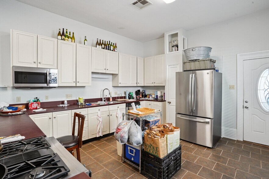 More Photos Of 4705 Iberville St, New Orleans Office For Sale