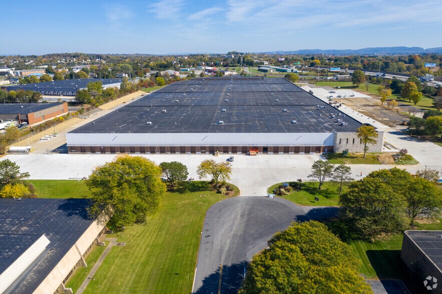 More Photos Of 7058 Snowdrift Rd, Allentown Distribution For Lease