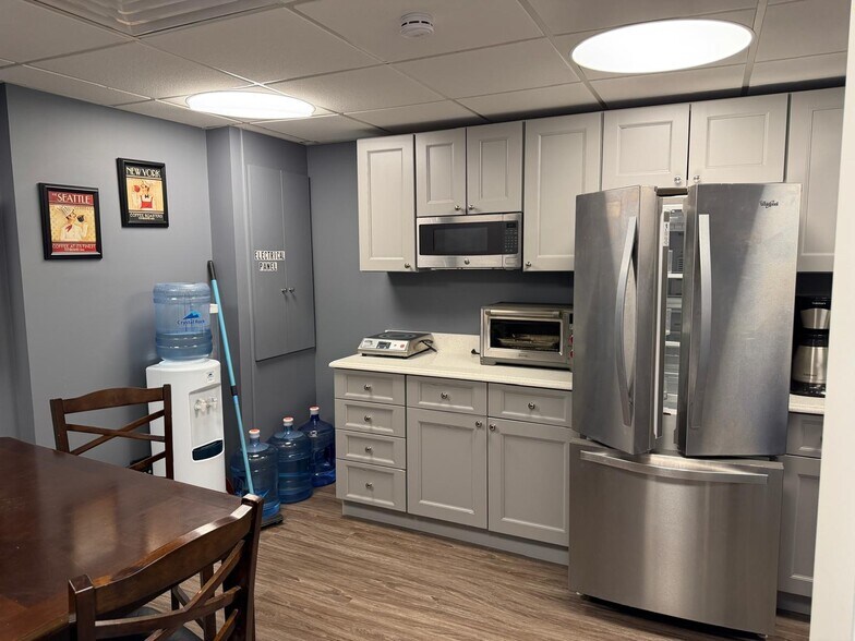 More Photos Of 2 Stowe Rd, Peekskill Medical For Lease