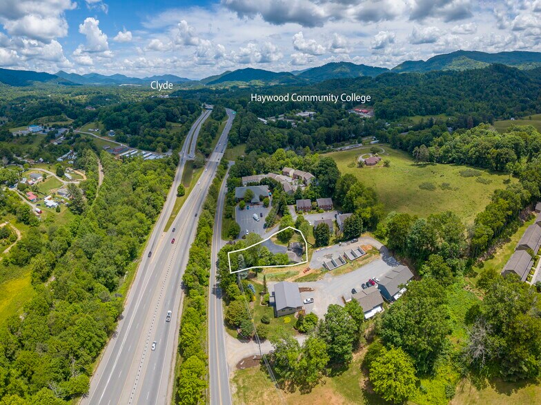 More Photos Of 20-24 Park Terrace Dr, Clyde Office Residential For Sale