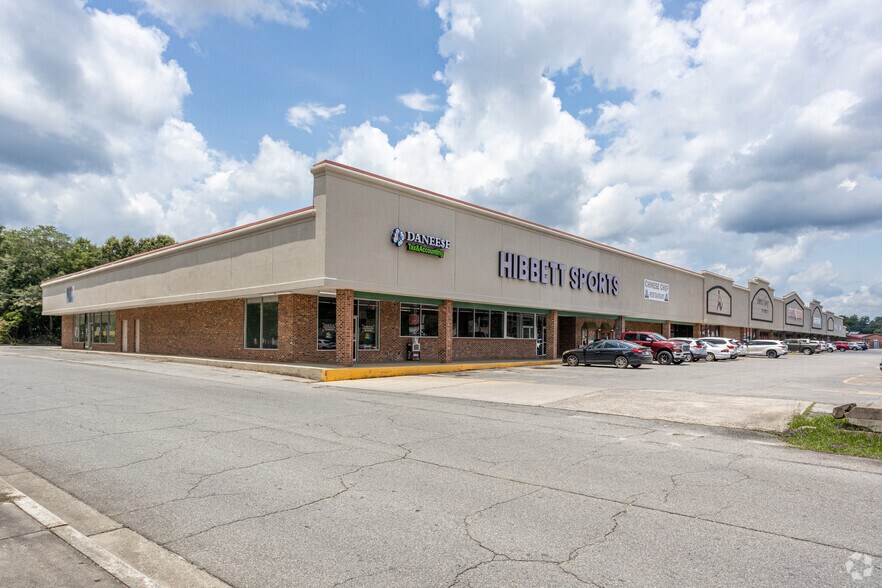 More Photos Of 832-856 College St, Eastman General Retail For Sale