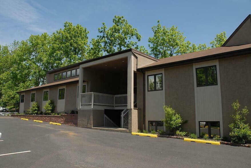 More Photos Of 102 Memorial Rd, Schwenksville Medical For Sale