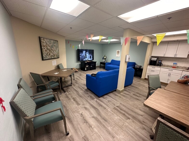 More Photos Of 800 NW 25th Ave, Portland Assisted Living For Sale