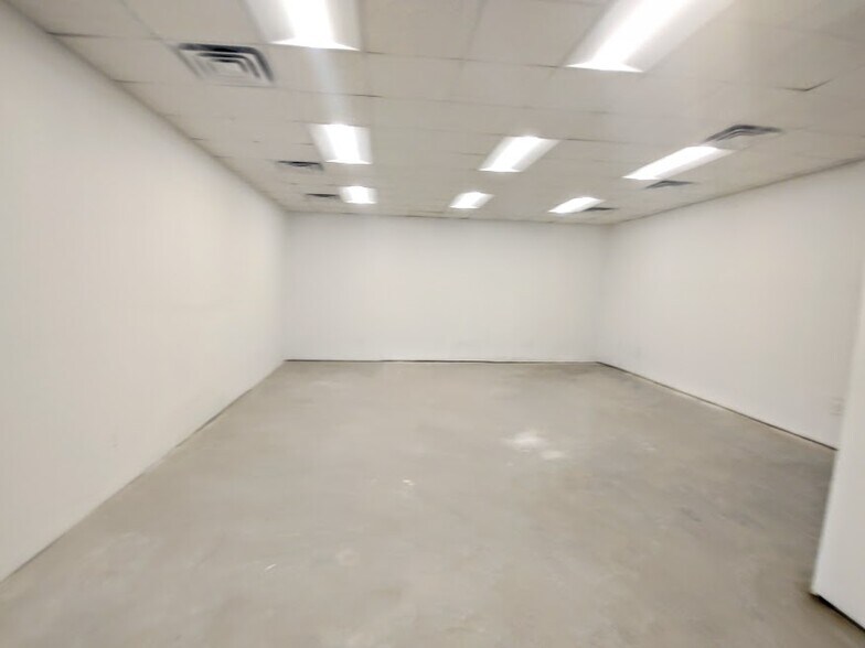 More Photos Of 644 Manhattan Ave, Brooklyn Storefront Retail Office For Lease