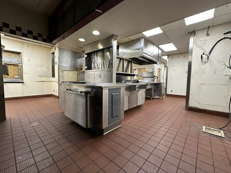More Photos Of 18902 Northline Rd, Southgate Fast Food For Sale