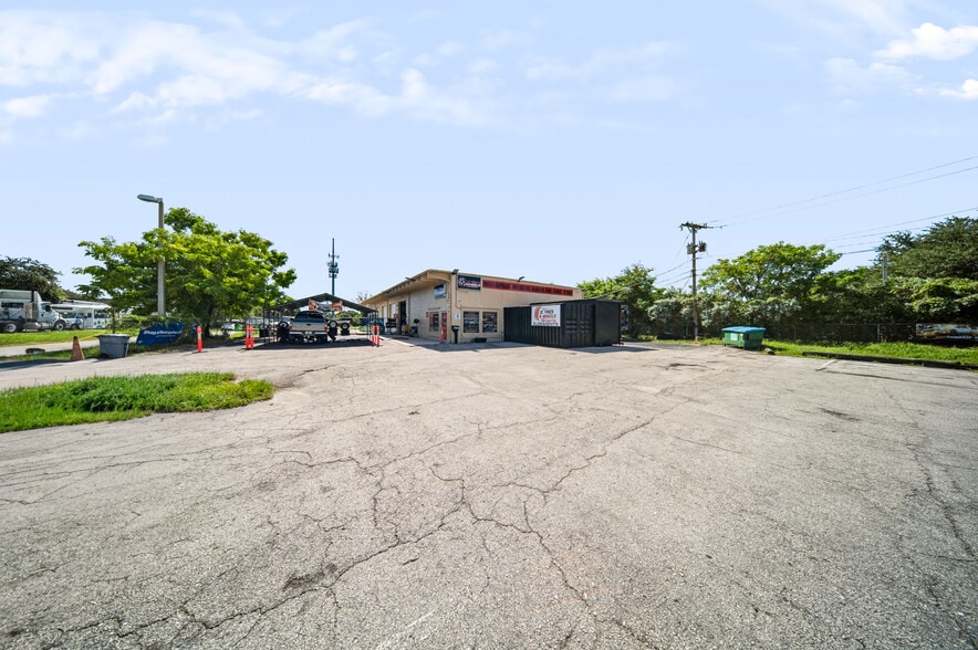 More Photos Of 2422 N Military Trl, West Palm Beach Warehouse For Sale