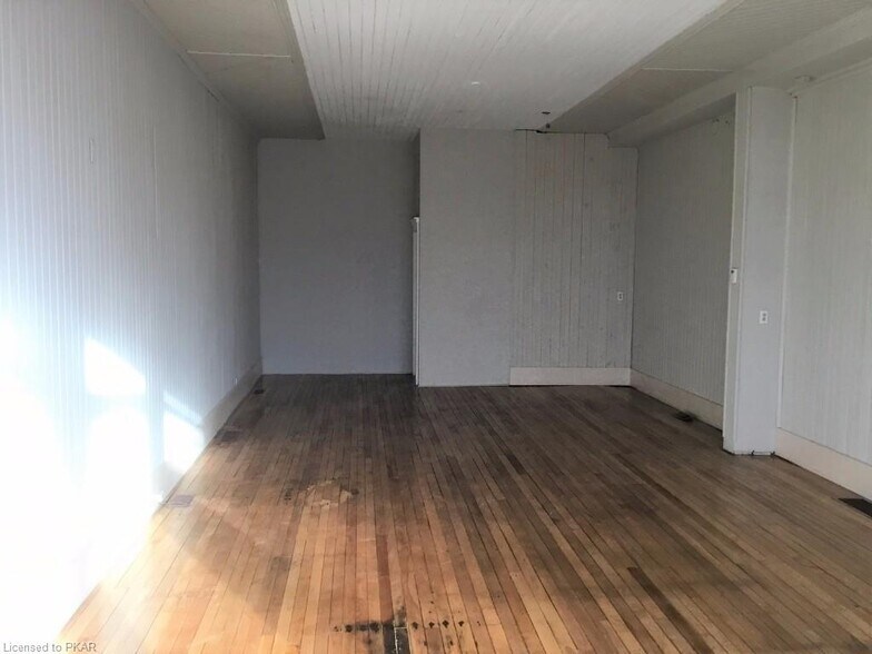 More Photos Of 41 King St E, Kawartha Lakes General Retail For Lease