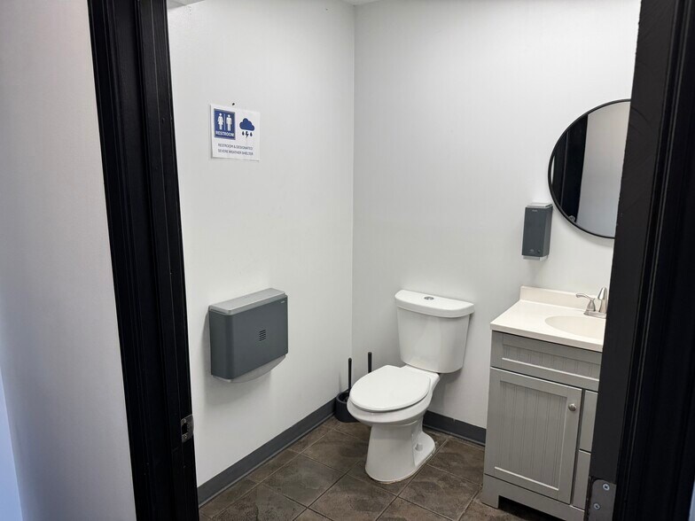 More Photos Of 2029 Brookside Ln, Kingsport Industrial For Sale