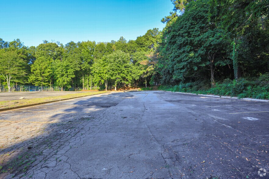 More Photos Of 2945 Stone Hogan Connector Rd, Atlanta Office For Lease