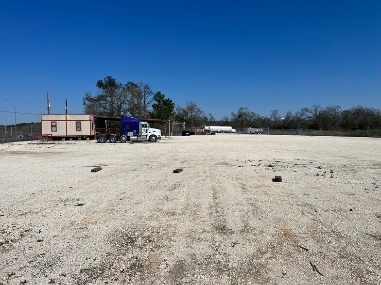 More Photos Of 20218 Crosby Fwy, Crosby Flex For Lease