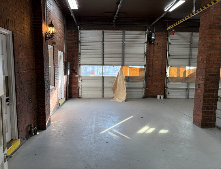 More Photos Of 6 W Henry St, Savannah Freestanding For Sale