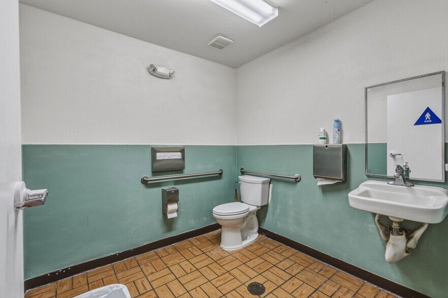 More Photos Of 460 W Main St, Fernley Freestanding For Sale