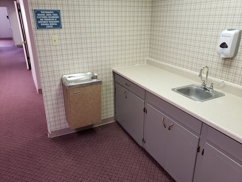 More Photos Of 200 State St, Mccomb Office For Lease