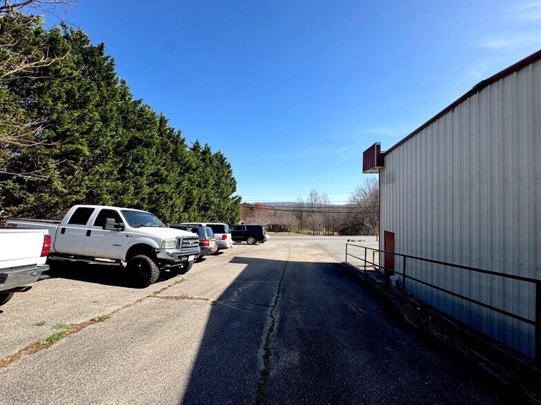 More Photos Of 2841 Old Franklin Tpke, Rocky Mount Auto Repair For Sale