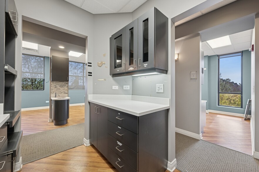 More Photos Of 2300 Lehigh Ave, Glenview Storefront Retail Office For Lease