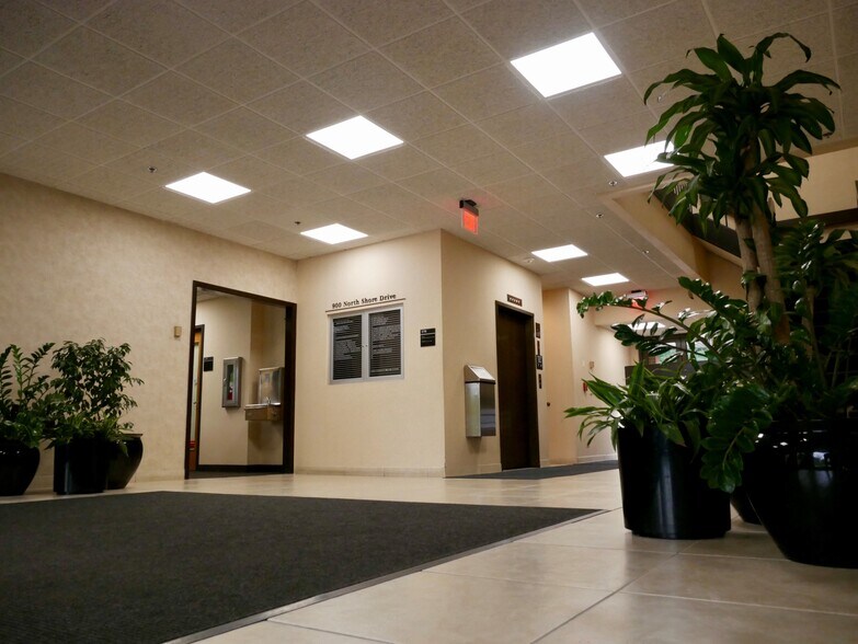 More Photos Of 900 N Shore Dr, Lake Bluff Office For Lease