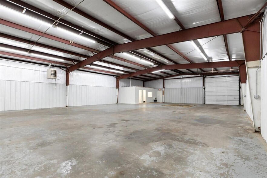 More Photos Of 4102-4112 S High Ave, Oklahoma City Service For Lease