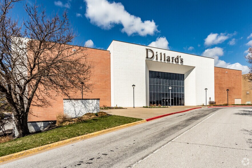 More Photos Of 18813 E 39th St, Independence Unknown For Lease