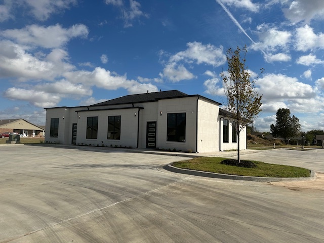 Primary Photo Of 1010 S Santa Fe Ave, Moore Office For Lease