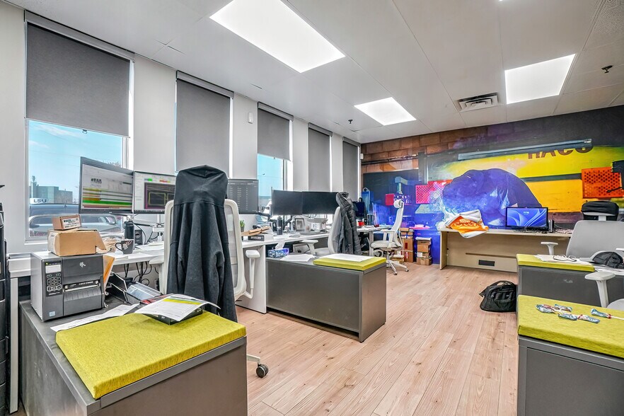 More Photos Of 1390 Rue Newton, Boucherville Flex For Lease