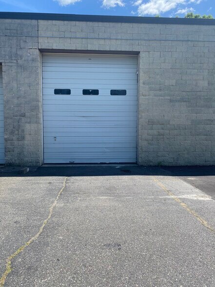 More Photos Of 1320 Lincoln Ave, Holbrook Warehouse For Lease