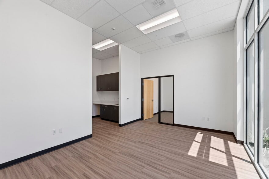 More Photos Of 1400 Graves Ave, Oxnard Distribution For Sale