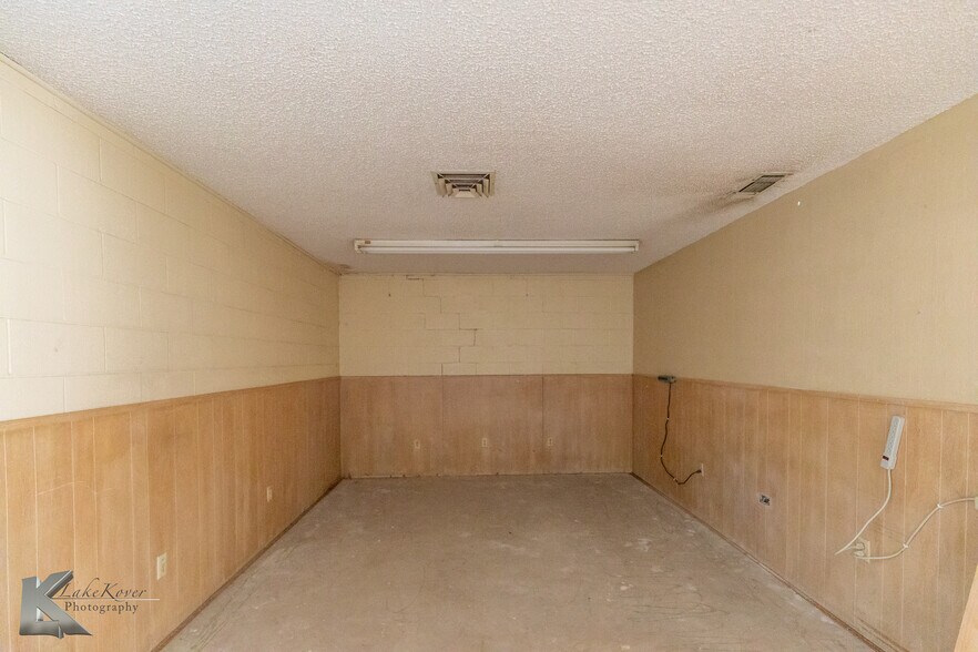 More Photos Of 817 Butternut St, Abilene Flex For Sale