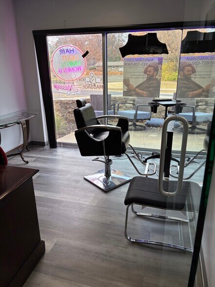 More Photos Of 7505 Nall Ave, Prairie Village Office For Sale