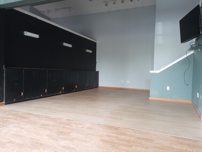 More Photos Of 115-127 Kellogg Rd, Bellingham Unknown For Lease