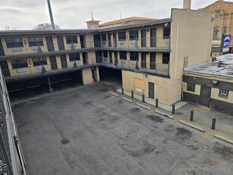 More Photos Of 7621 S Cottage Grove Ave, Chicago Hotel For Sale
