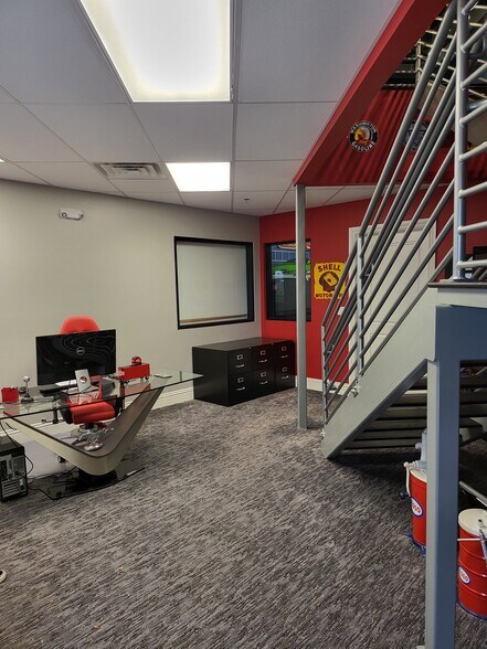 More Photos Of 12811 Commerce Lakes Dr, Fort Myers Warehouse For Lease