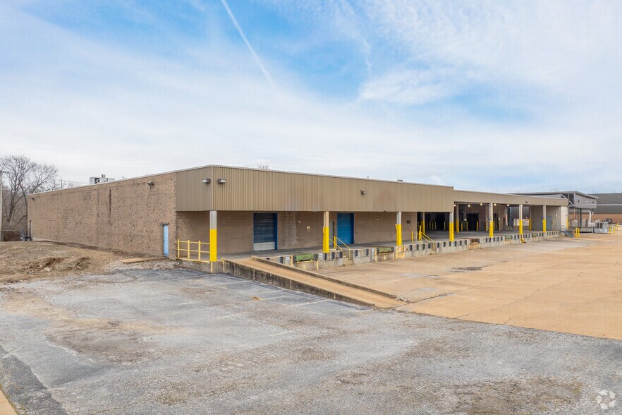 More Photos Of 2646 Metro Blvd, Maryland Heights Distribution For Sale