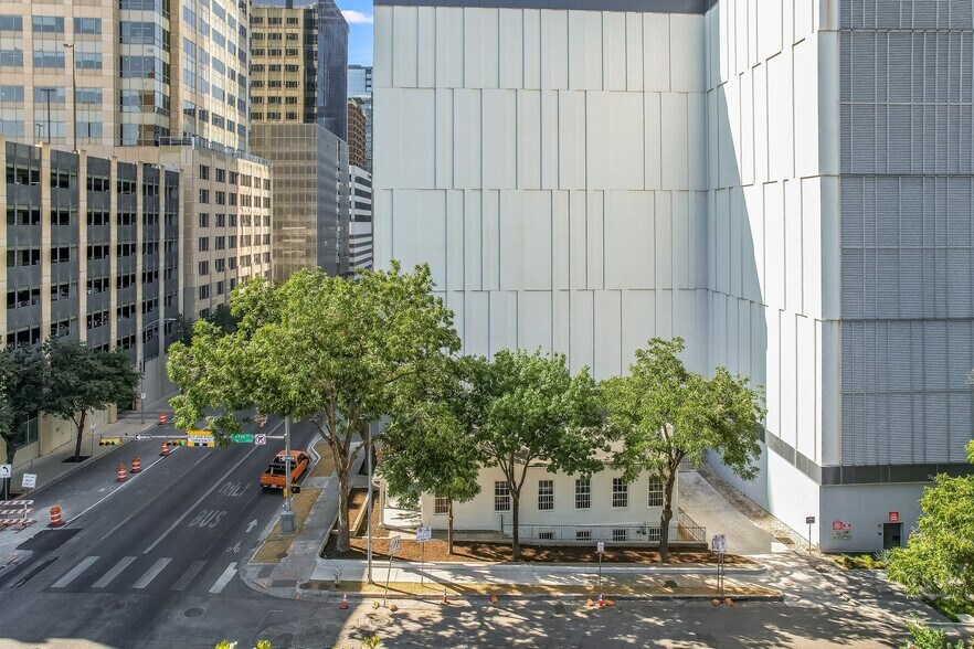 More Photos Of 610 Guadalupe St, Austin Office For Sale