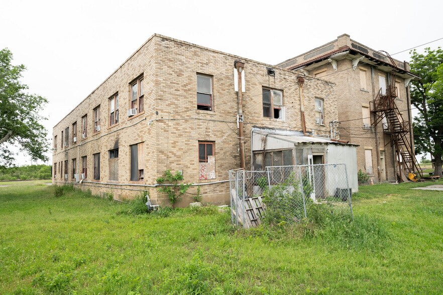 601 E Avenue A, Robstown, TX 78380 Hotel For Sale