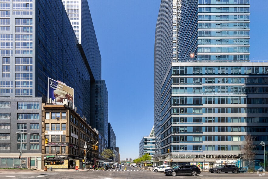 More Photos Of 606 W 57th St, New York Apartments For Lease