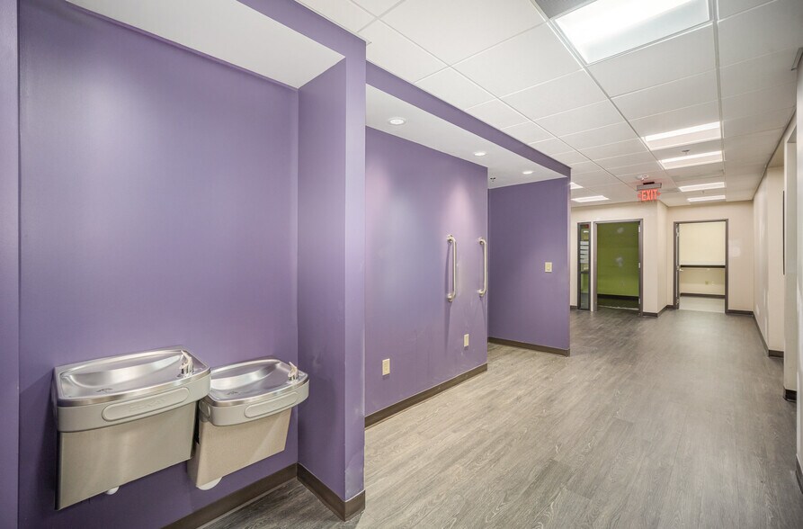 More Photos Of 2800-2826 W Sugar Creek Rd, Charlotte General Retail For Lease