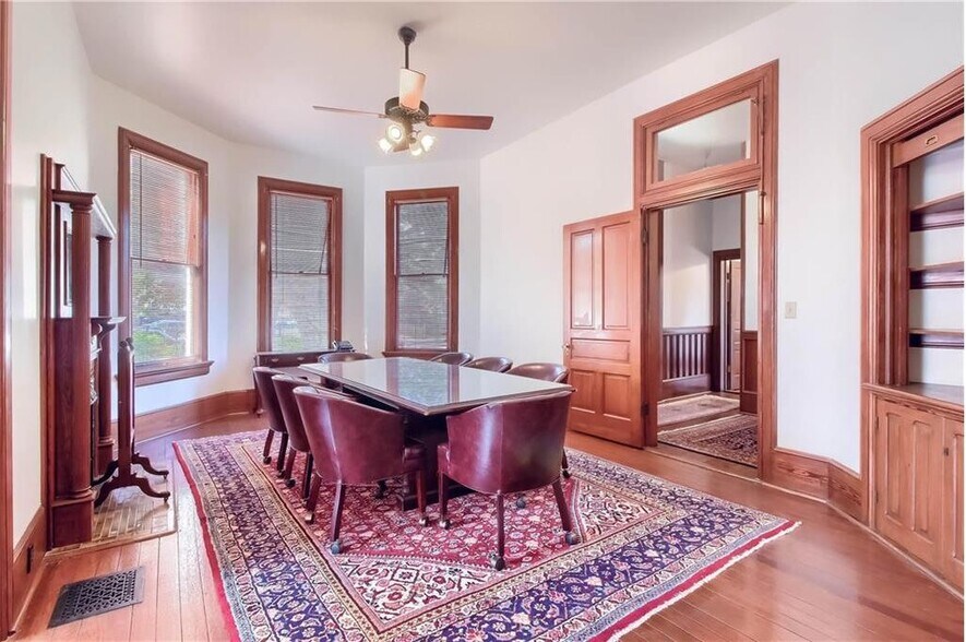 More Photos Of 1602 E Cesar Chavez St, Austin Office Residential For Lease