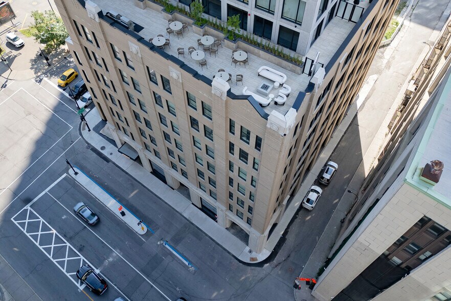 More Photos Of 950 Rue Saint-Antoine O, Montréal Apartments For Lease