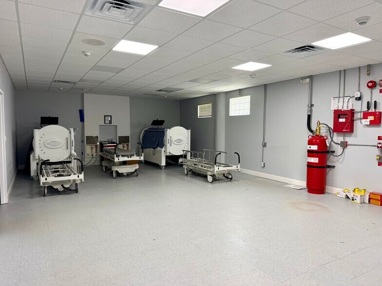 More Photos Of 4915 Ehrlich Rd, Tampa Medical For Sale