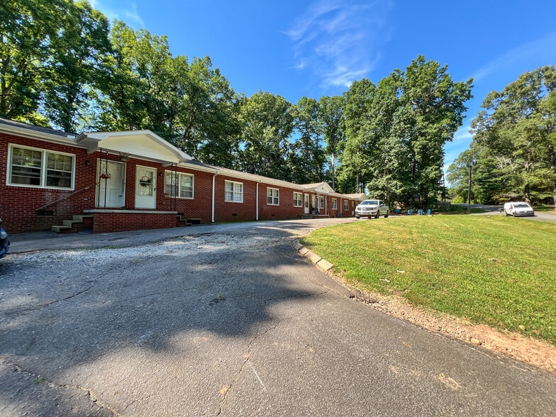 More Photos Of 144 Nottingham Dr, Forest City Apartments For Sale